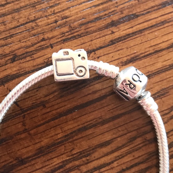 PANDORA Camera ST KITTS Charm - Picture 3 of 6